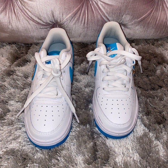 Space Jam Nike AirForce 1’s. Size 4.5. Brand new, never worn - Picture 2 of 6